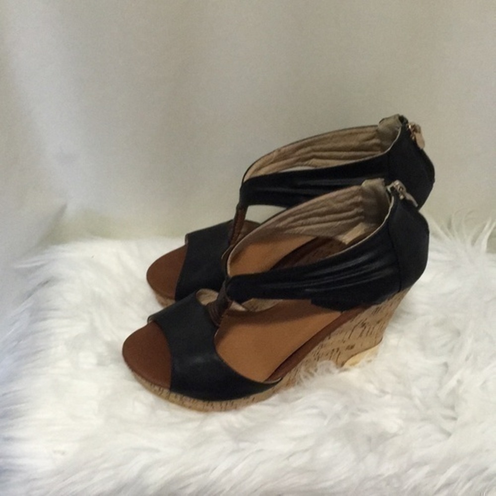 Bucco Capensis, zipped platforms, size 7, EUC.